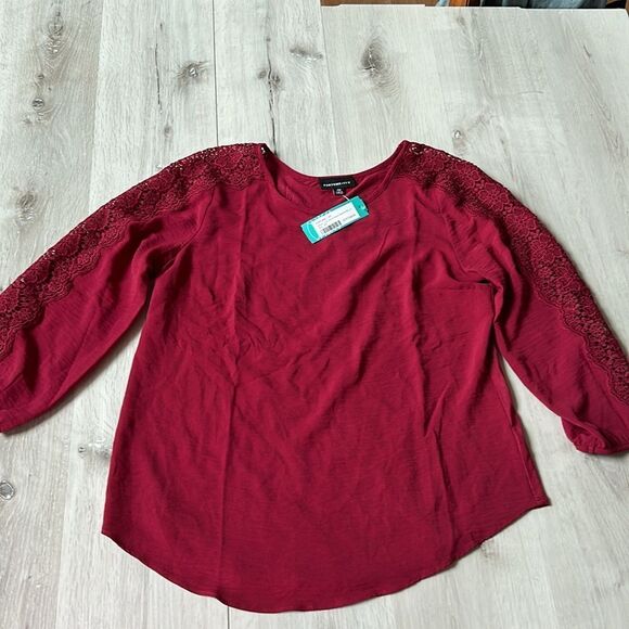 FORTUNE + IVY
Allison Mixed Material Blouse Red MP Stitch Fix Nwt - Picture 3 of 4